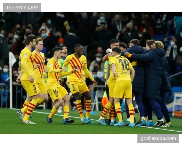 在控球体系下哈维与蒂基塔卡中场结构呈现分散趋向